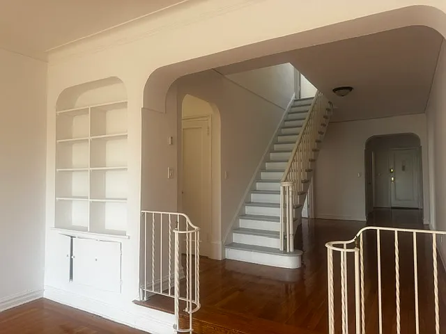 3240 Henry Hudson Parkway East — Photo 2