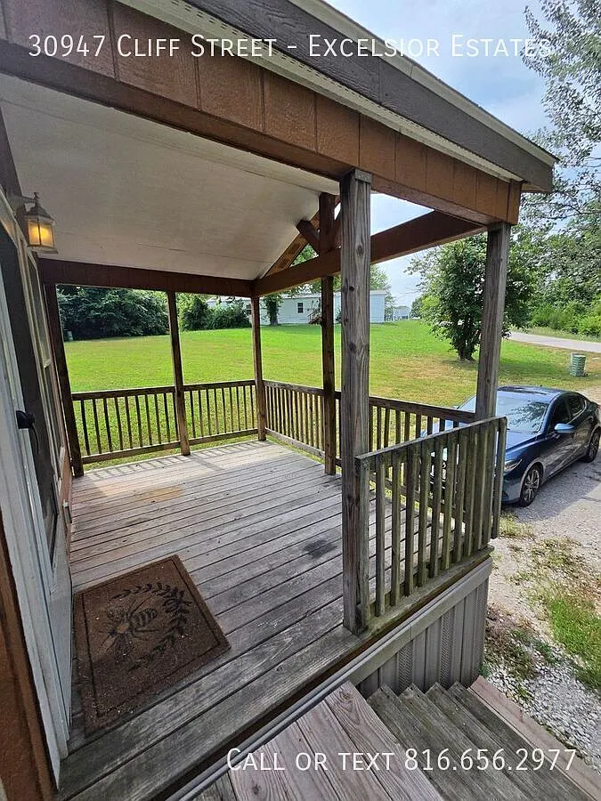 Charming 1 Bed, 1 Bath Country Home in Lawson, MO - Quarter-Acre+ Lot — Photo 3