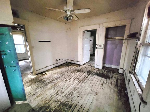 4th image of 716 Crawford St