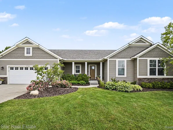 3245 Deep Rose Dr, Hudsonville, MI 49426