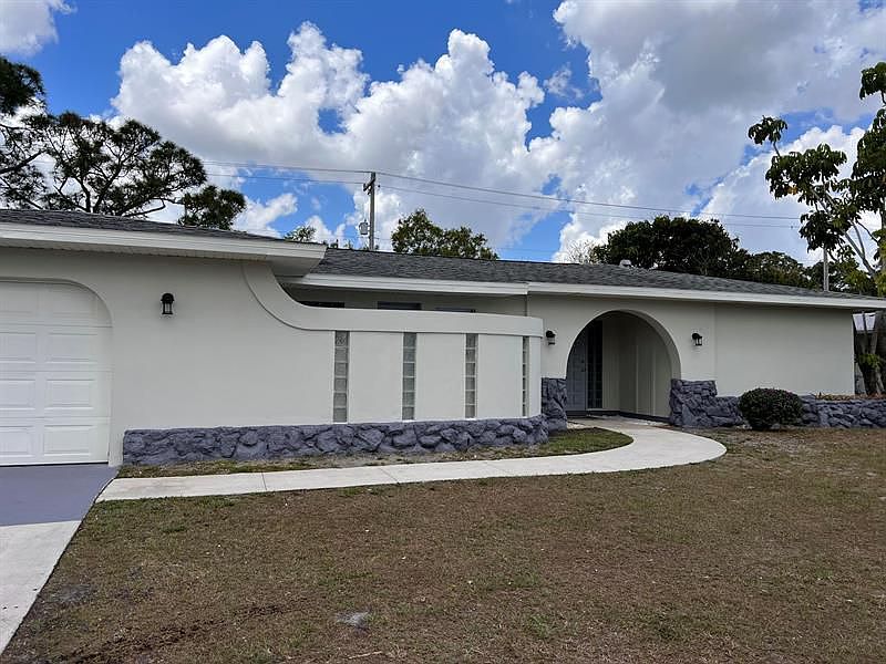 1st image of 118 NW Airoso Blvd