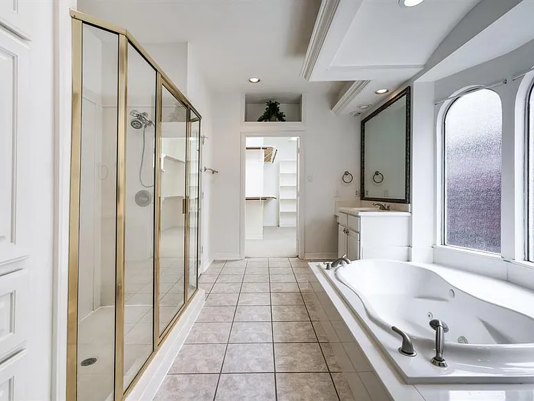 6010 Serrano Terrace Ln — Photo 18