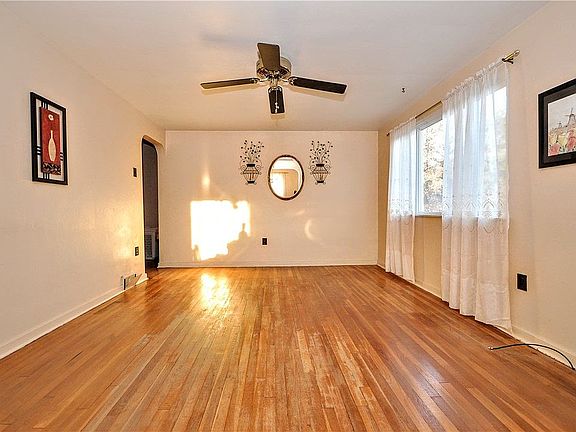 5th image of 403 Hulton Rd