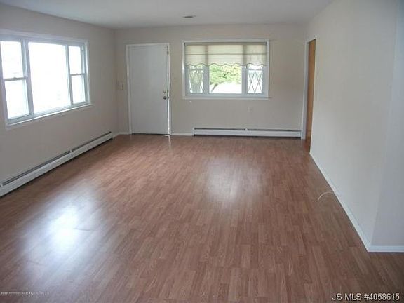 3rd image of 495 Saint Thomas Dr