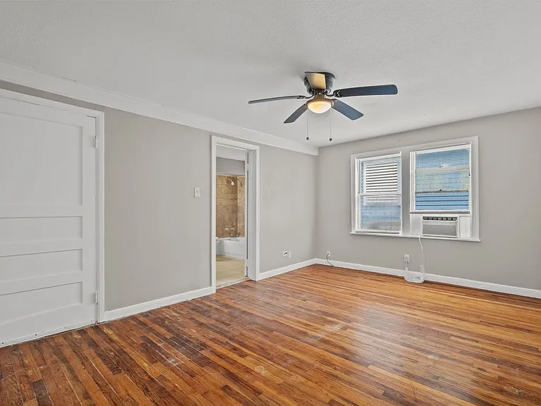 4020 Avenue O 1/2 — Photo 36