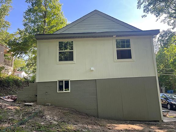 4th image of 301 Dunstan Ave