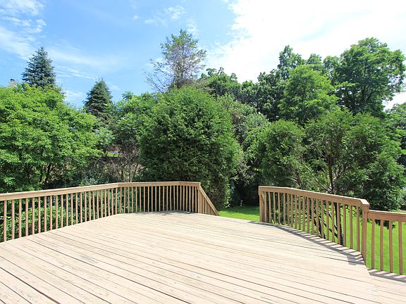 4th image of 6 Lounsbury Dr