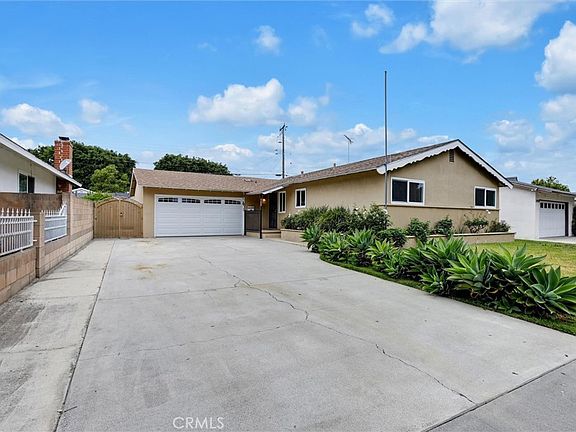 3rd image of 2420 S Artesia St