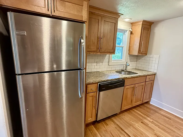 7724 Walnut St — Photo 4