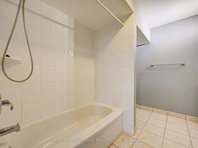 1156 Old Colony Rd #LOWER — Photo 33