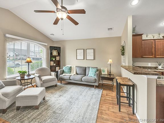 5th image of 25955 E 90th St