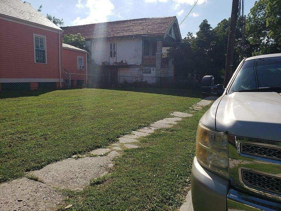 2nd image of 301 S Alexander St