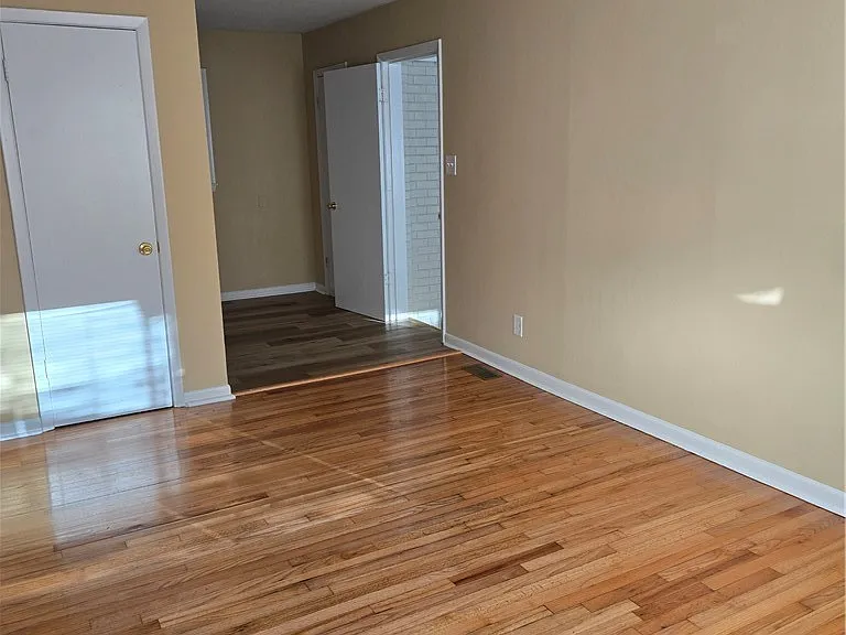 704 Dwain Dr — Photo 4