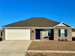 2661 Reynolds St, Pea Ridge, AR 72751