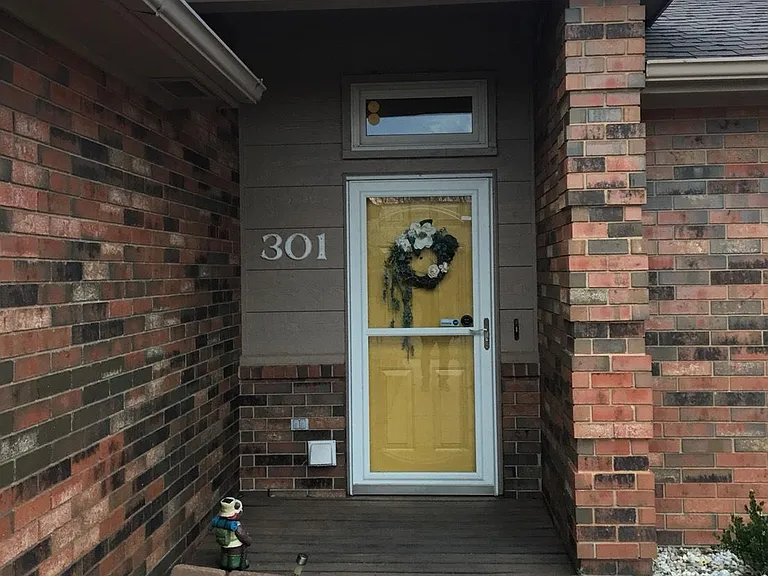 301 S Abbey Ln — Photo 4