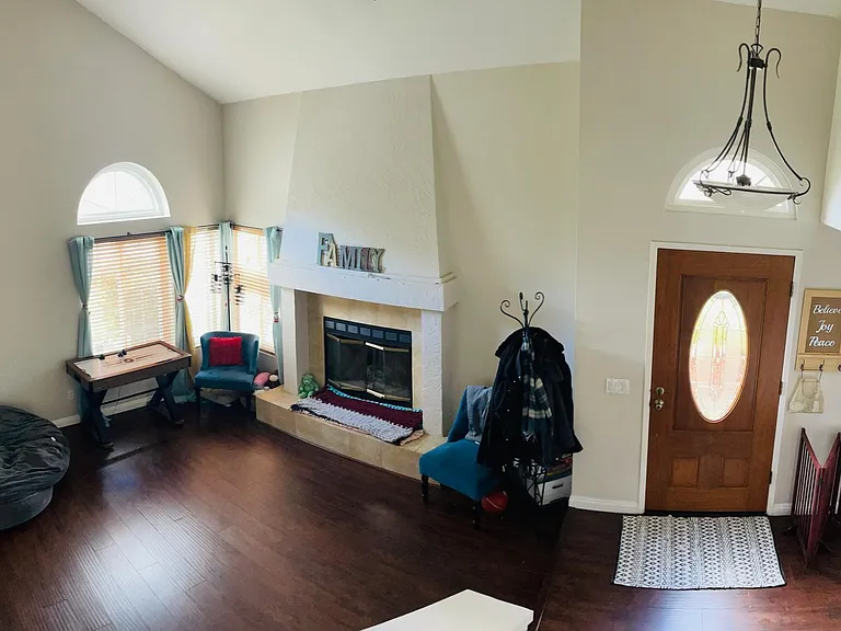 1582 Drake Ct — Photo 4