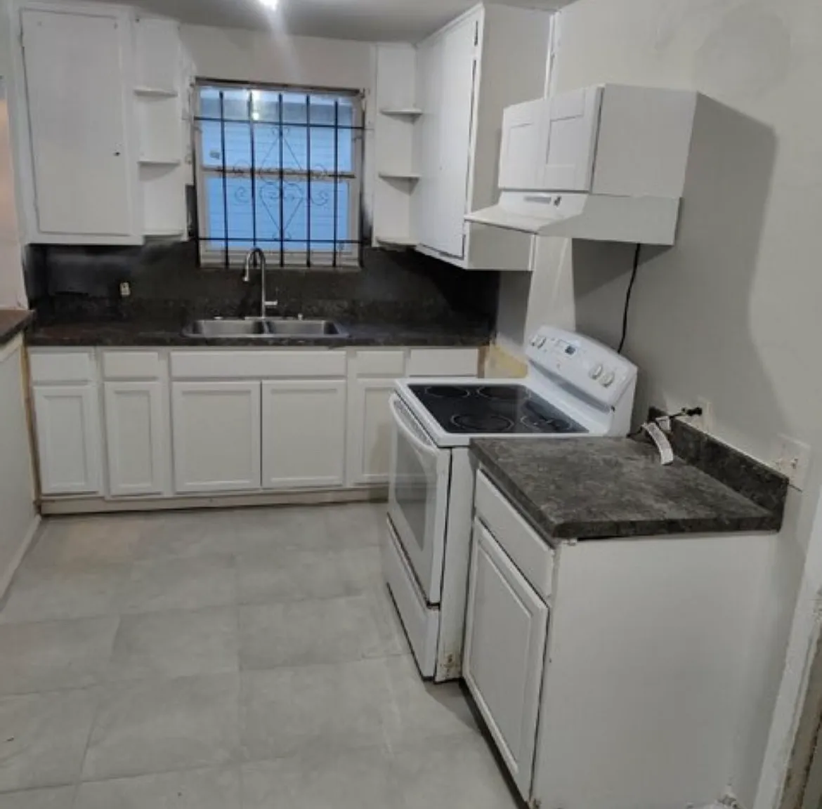 3 bed, 1128 sqft, $1,100 — Photo 1