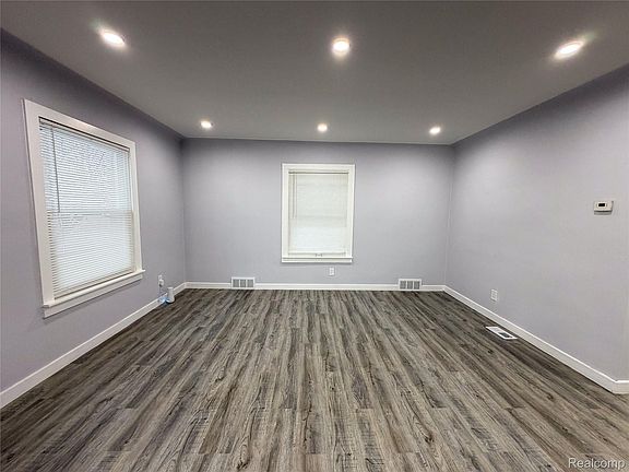 3rd image of 19498 Santa Rosa Dr