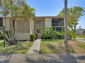2415 Bayshore Gardens Pkwy, Bradenton, FL
