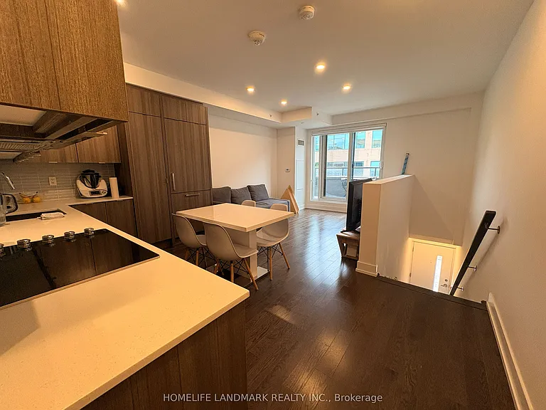 175 Pears Ave #Townhouse 4 — Photo 2