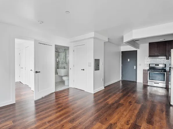 874 Willoughby Avenue image 3 of 9