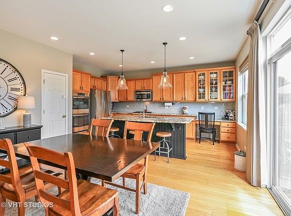 5th image of 323 Parkstone Dr
