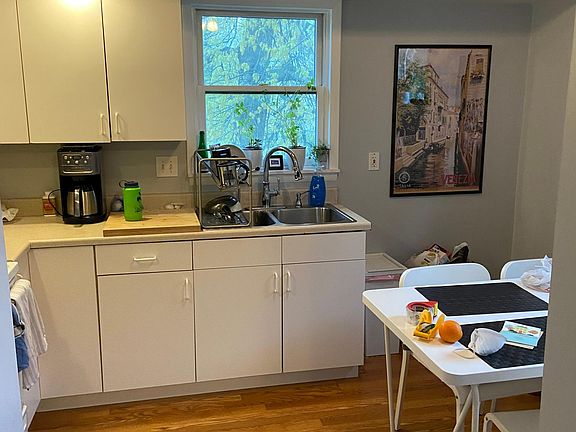 2nd image of 640 Leroy St #4