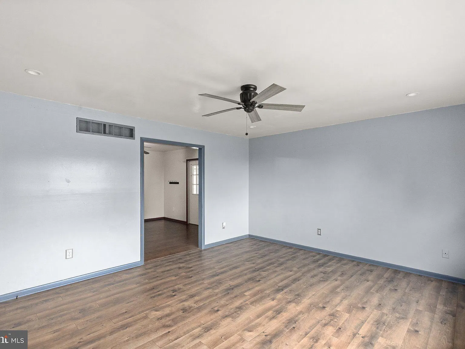 3 bed, 2.0 bath, 1200 sqft, $2,900 — Photo 3