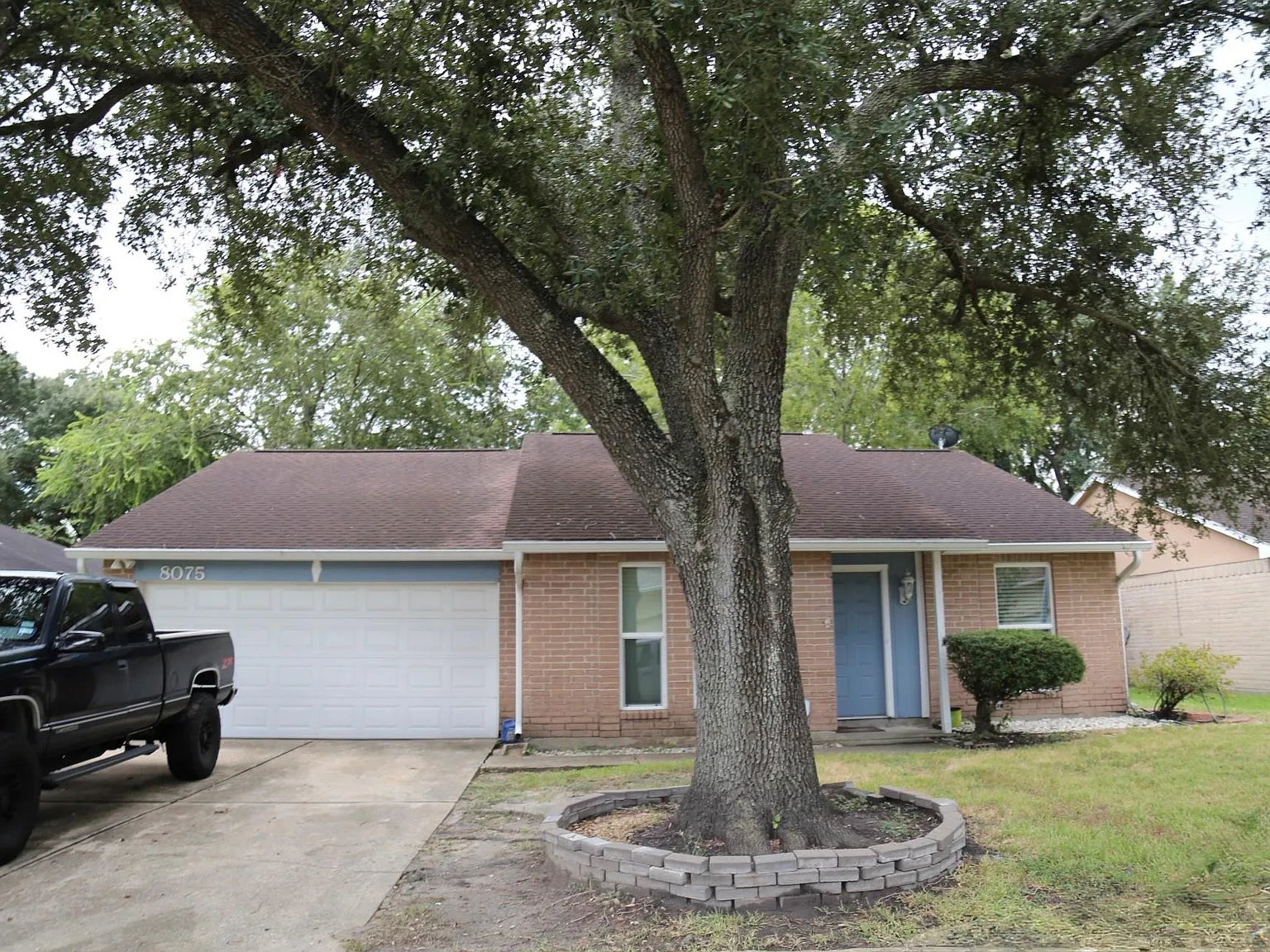 3 bed, 2.0 bath, 1420 sqft, $2,000 — Photo 2