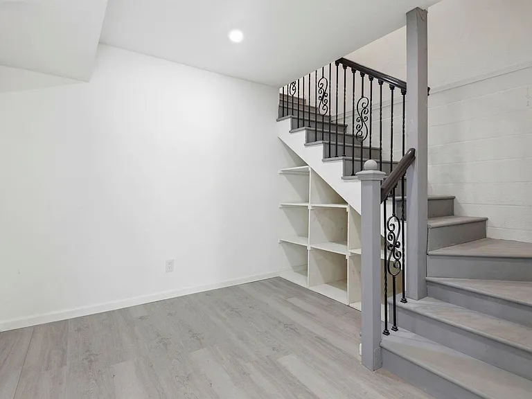 2836 Kilkare Rd — Photo 15