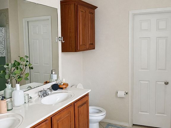 4th image of 15712 Ringdove Ct