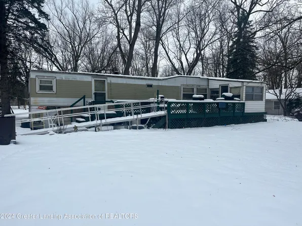 8444 Riverview Dr, Lyons, MI 48851