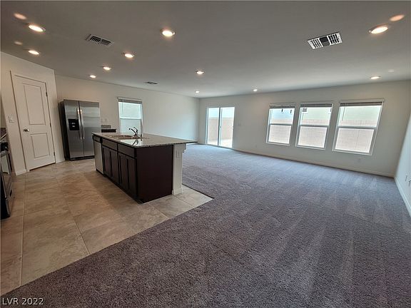 3rd image of 8150 Seminario Ave