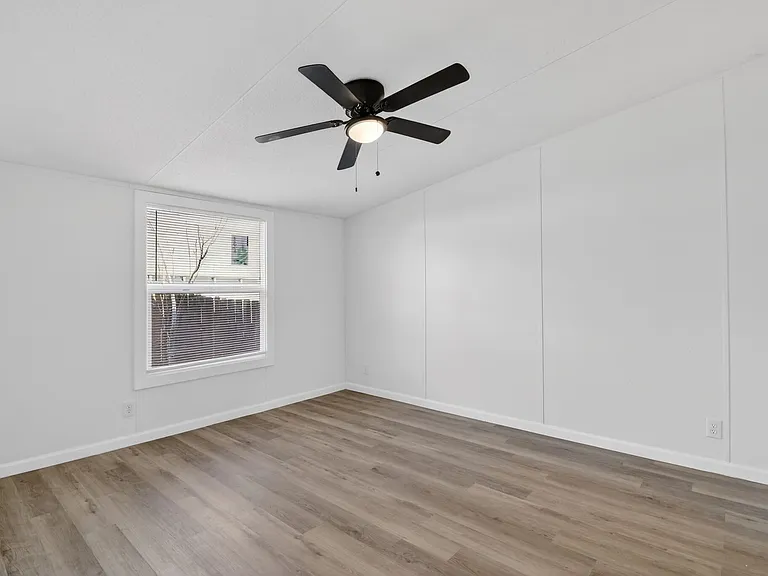1134 Robinson Ave — Photo 2