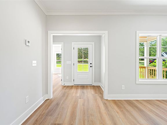 4th image of 902 Lakeshore Ave