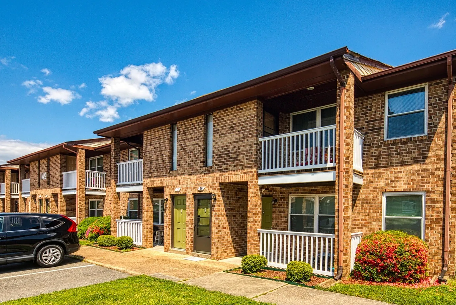Coliseum Gardens Apartments — Photo 1