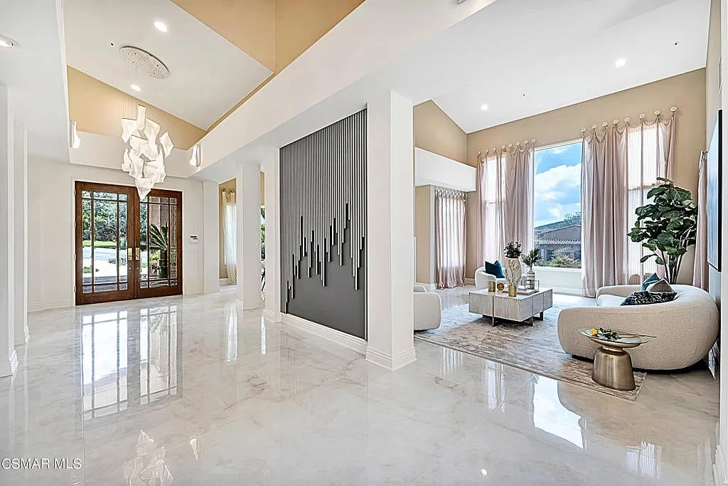 4 bed, 4.5 bath, 4311 sqft, $14,750 — Photo 4