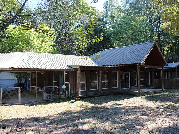 5th image of 51 Connie Dr