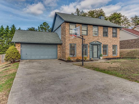 2nd image of 8729 Shoreham Blvd