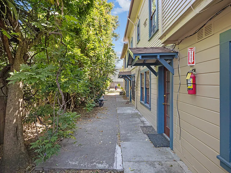 1816 Carleton St #F — Photo 17