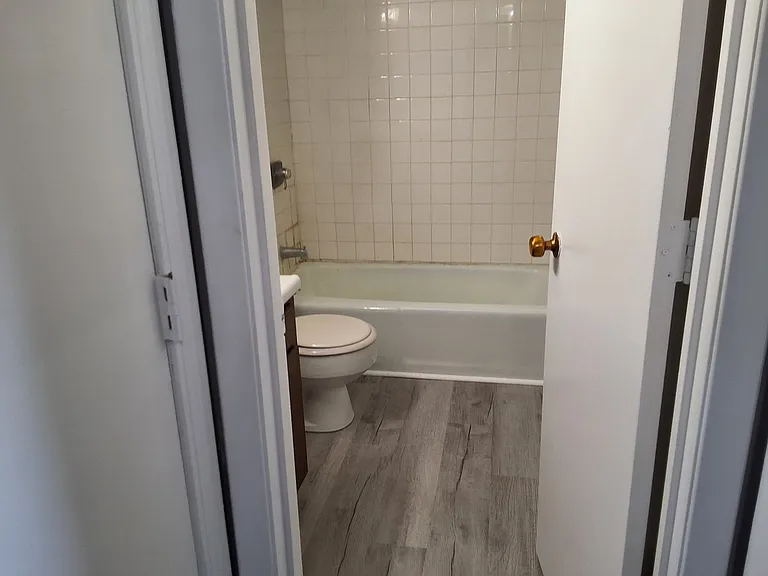 253 University Dr — Photo 23