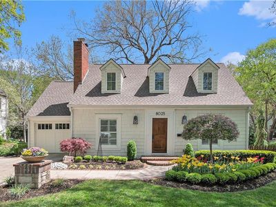 8025 Manor Rd, Leawood, KS, 66206