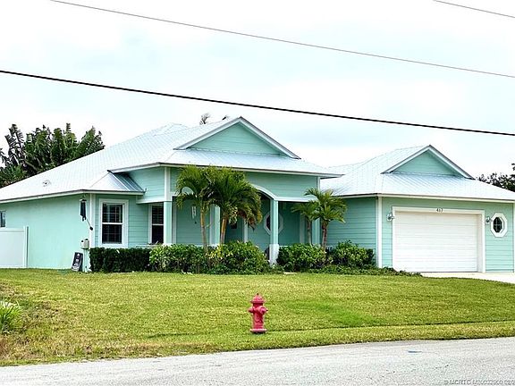 2nd image of 467 SE Whitmore Dr