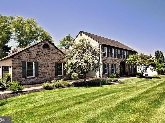2nd image of 1166 Arrowhead Dr