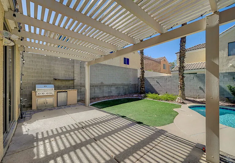 9152 Kentwell Ave — Photo 46