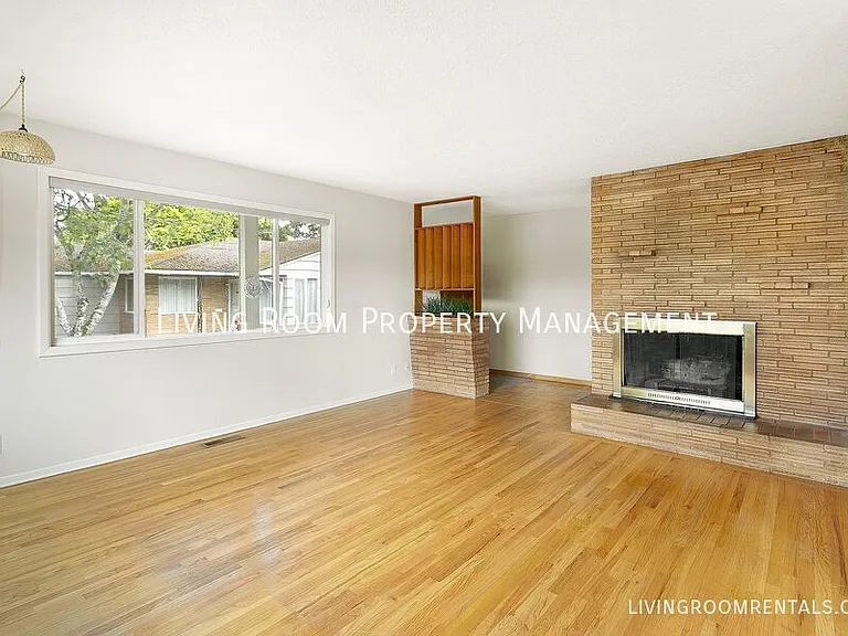 5030 NE 41st Ave — Photo 2