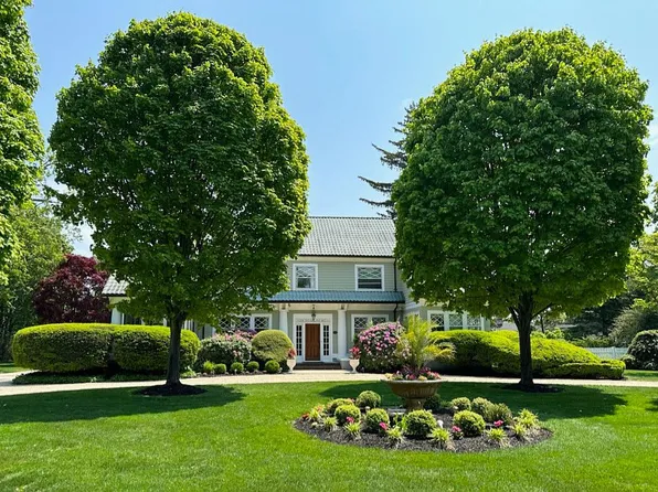 73 S Penataquit Ave, Bay Shore, NY 11706