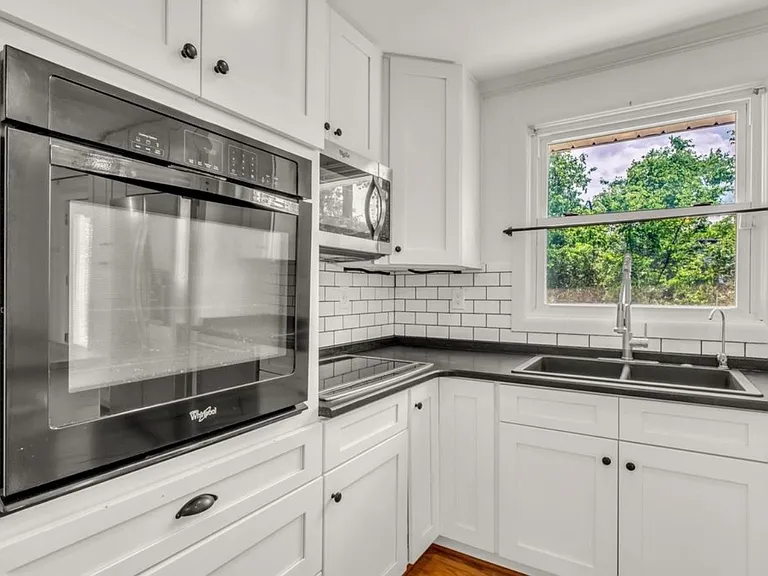 138 Carriage Dr — Photo 9