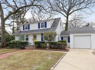 2080 Washington St, Merrick, NY 11566