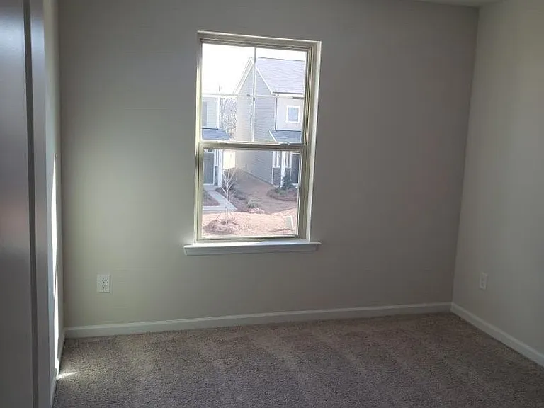 1004 Maylen Trce — Photo 3